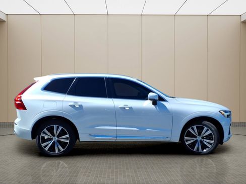 Used 2023 Volvo XC60 B5 Ultimate w/ Protection Package Premier AWD/4WD image 7
