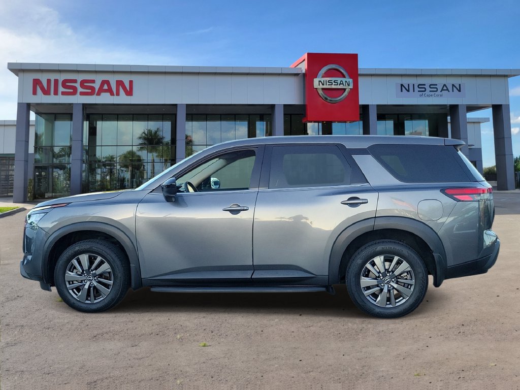Used 2024 Nissan Pathfinder S FWD image 4