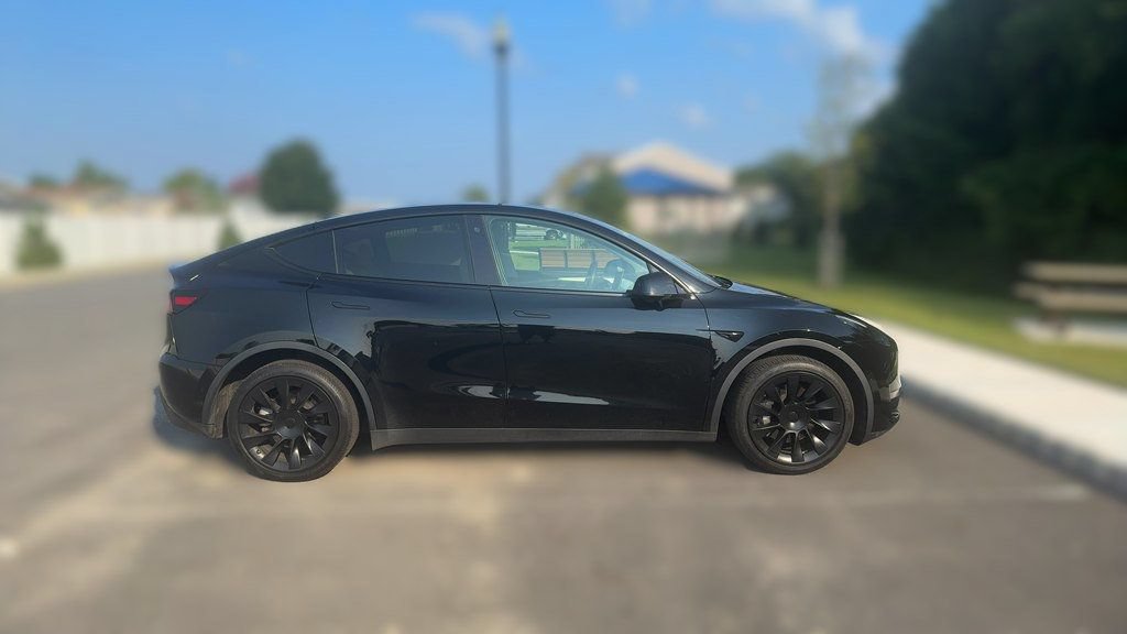 Used 2022 Tesla Model Y Long Range AWD/4WD image 7