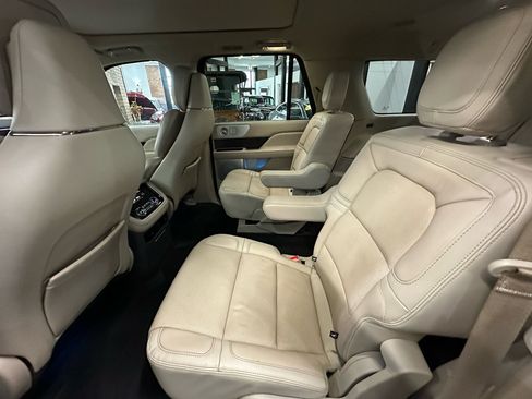 Used 2021 Lincoln Navigator L Reserve w/ Luxury Package image 14