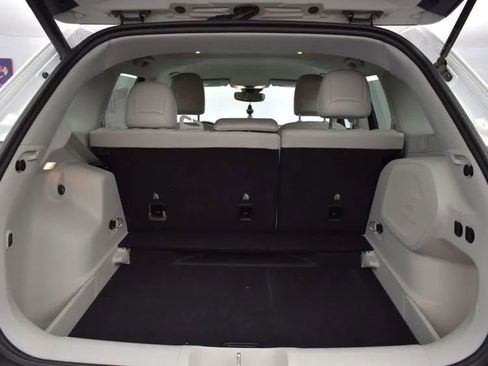 Used 2019 Jeep Cherokee Limited w/ Technology Group image 18