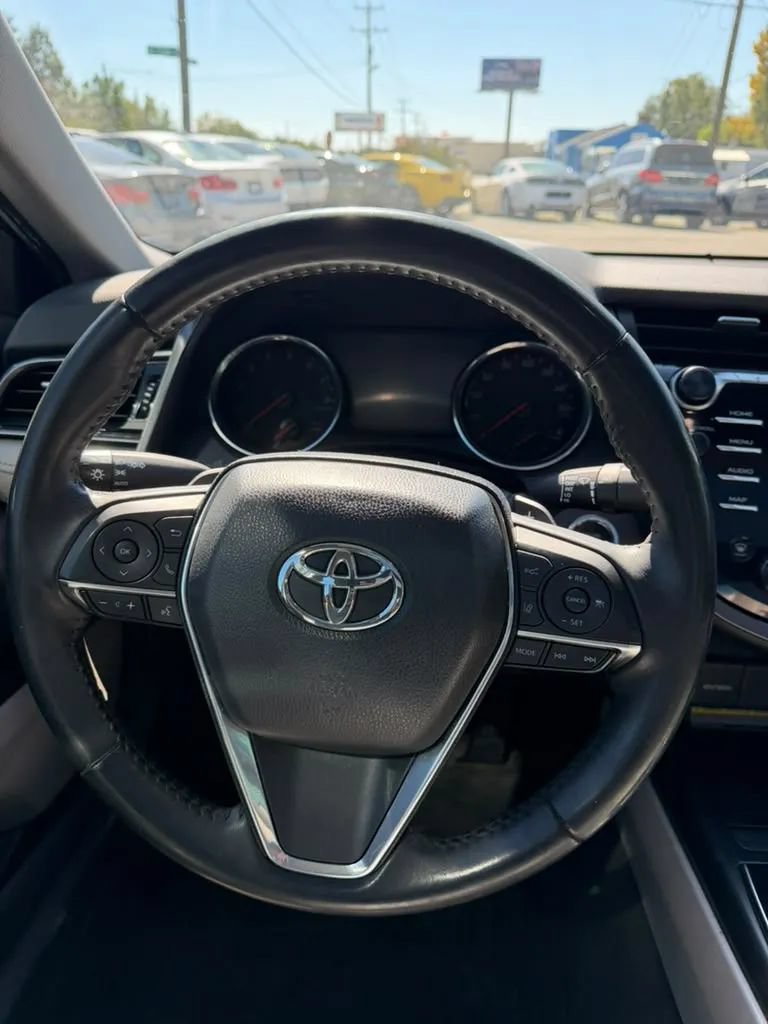 Used 2020 Toyota Camry XSE FWD image 10