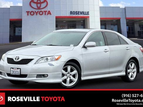 Used 2009 Toyota Camry SE FWD image 1