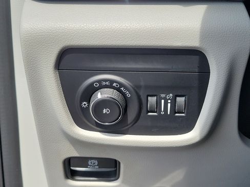 Used 2022 Jeep Grand Cherokee L Overland RWD image 22