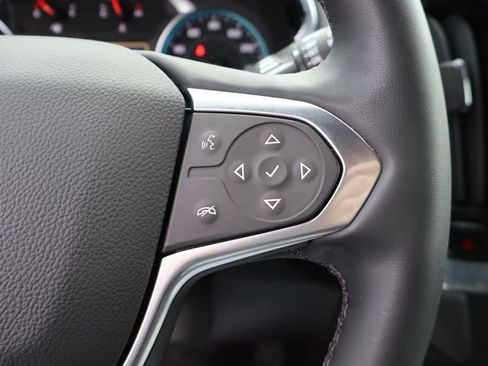 Used 2023 Chevrolet Traverse LT image 18