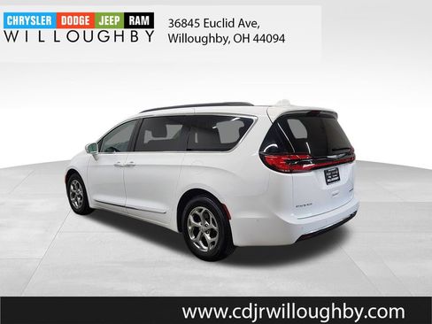Used 2022 Chrysler Pacifica Limited FWD image 6
