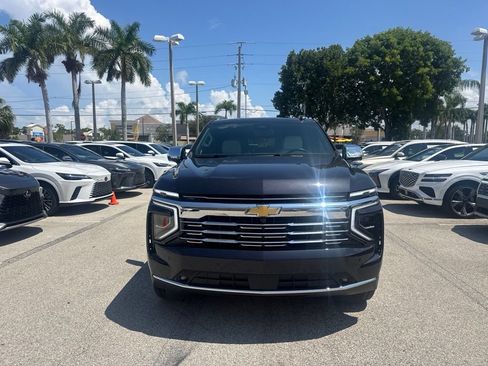 Used 2025 Chevrolet Suburban Premier AWD/4WD image 2
