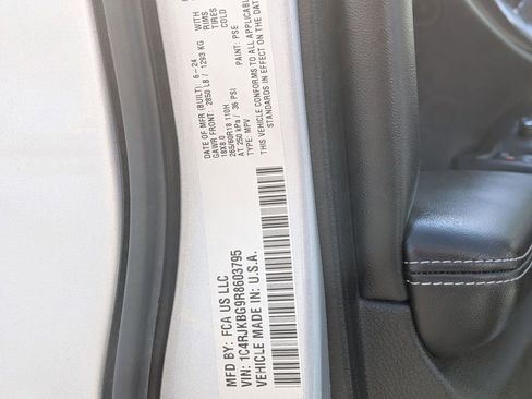 Used 2024 Jeep Grand Cherokee L Limited w/ Luxury Tech Group II image 36