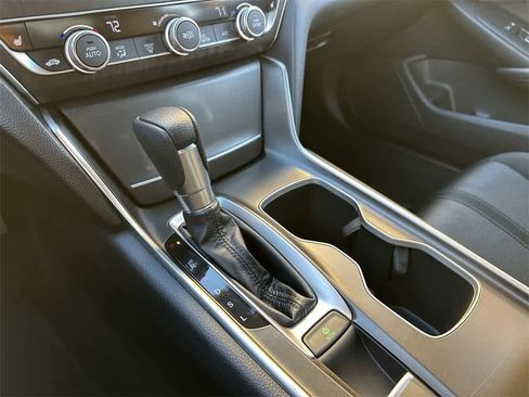 Used 2019 Honda Accord EX image 18