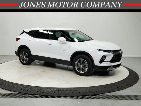Used 2025 Chevrolet Blazer LT FWD image 1