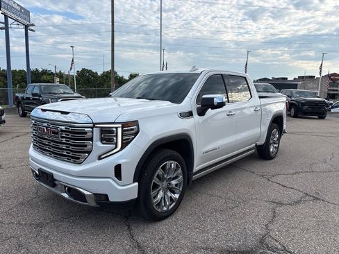 Used 2024 GMC Sierra 1500 Denali w/ Denali Reserve Package AWD/4WD image 3