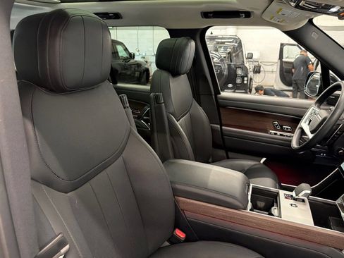Used 2025 Land Rover Range Rover SE AWD/4WD image 33