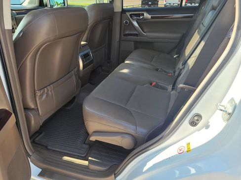 Used 2019 Lexus GX 460 Luxury AWD/4WD image 3