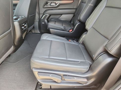 Used 2025 GMC Yukon Denali AWD/4WD image 25
