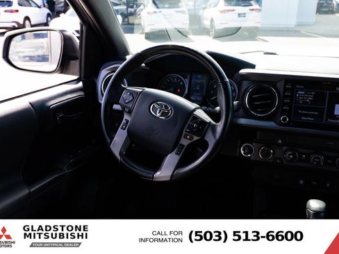 Used 2020 Toyota Tacoma TRD Off-Road AWD/4WD image 11
