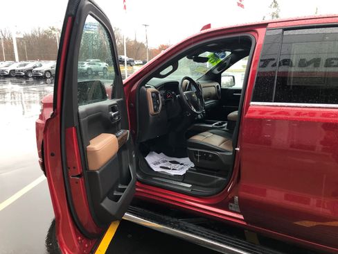 Used 2021 Chevrolet Silverado 1500 High Country w/ Technology Package image 7