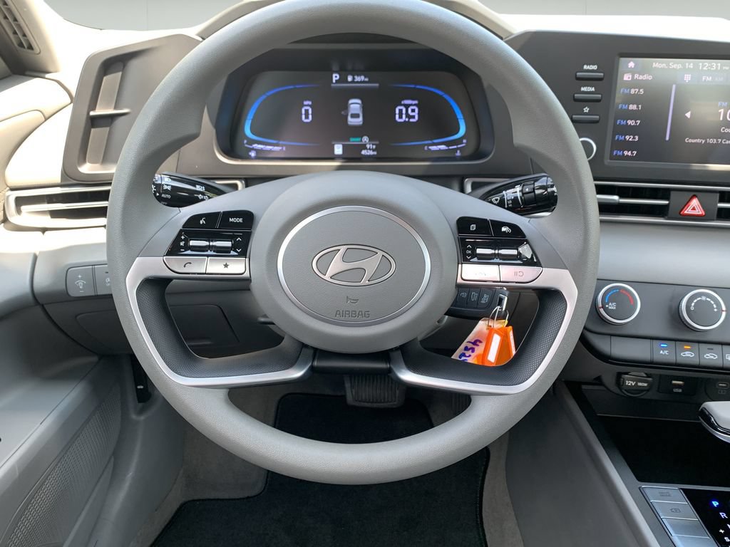 Certified 2026 Hyundai Elantra SE w/ Cargo Package FWD image 21