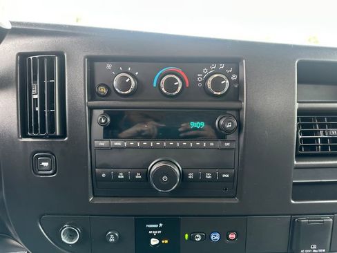 Used 2025 Chevrolet Express 3500 Extended w/ Driver Convenience Package RWD image 31