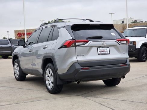 Used 2020 Toyota RAV4 LE FWD image 3