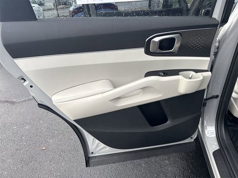 New 2025 Kia Sorento S image 25