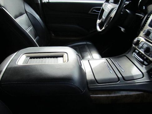 Used 2017 GMC Yukon Denali image 44