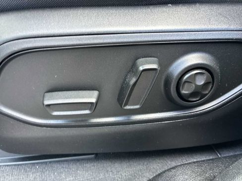 Used 2023 Jeep Grand Cherokee Laredo w/ Luxury Tech Group I AWD/4WD image 14