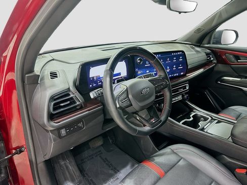 Used 2025 Chevrolet Traverse RS AWD/4WD image 9