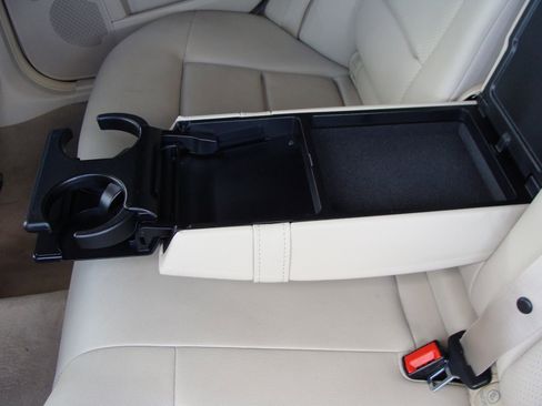 Used 2016 Mercedes-Benz E 350 Sedan image 39