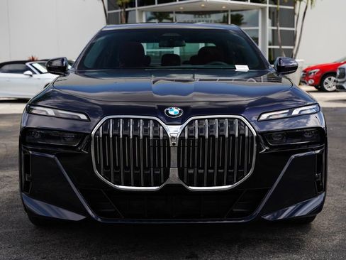 Used 2025 BMW 740i xDrive image 2