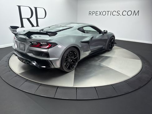 Used 2024 Chevrolet Corvette Z06 w/ Z07 Performance Package RWD image 17