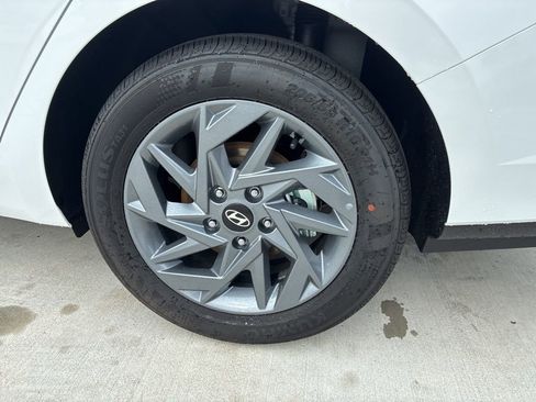 New 2026 Hyundai Elantra Hybrid FWD image 8
