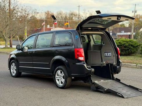 Used 2015 Dodge Grand Caravan American Value Package w/ UConnect Hands-Free Group image 2
