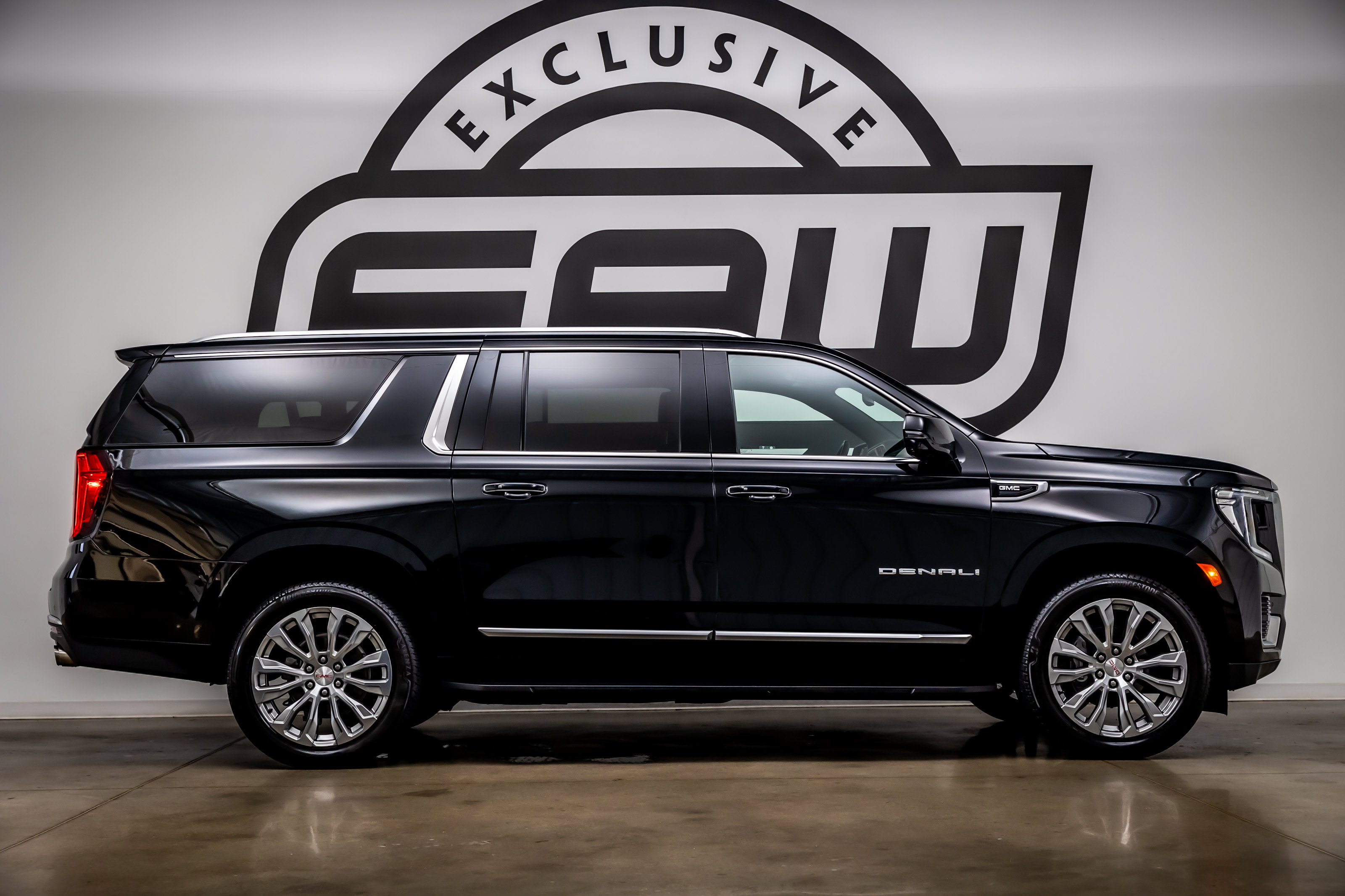 Used 2023 GMC Yukon XL Denali AWD/4WD image 9