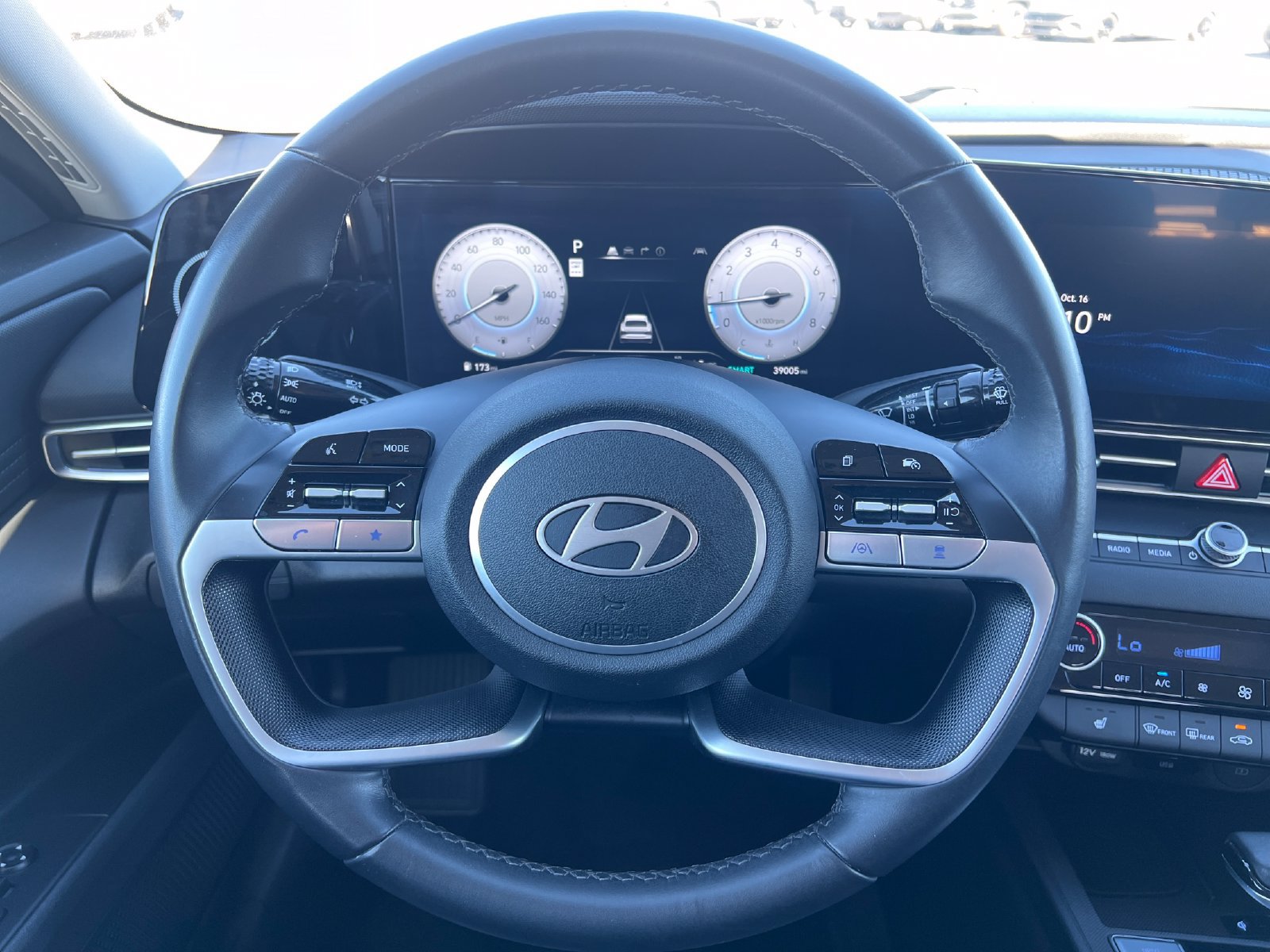 Certified 2024 Hyundai Elantra Limited FWD image 21