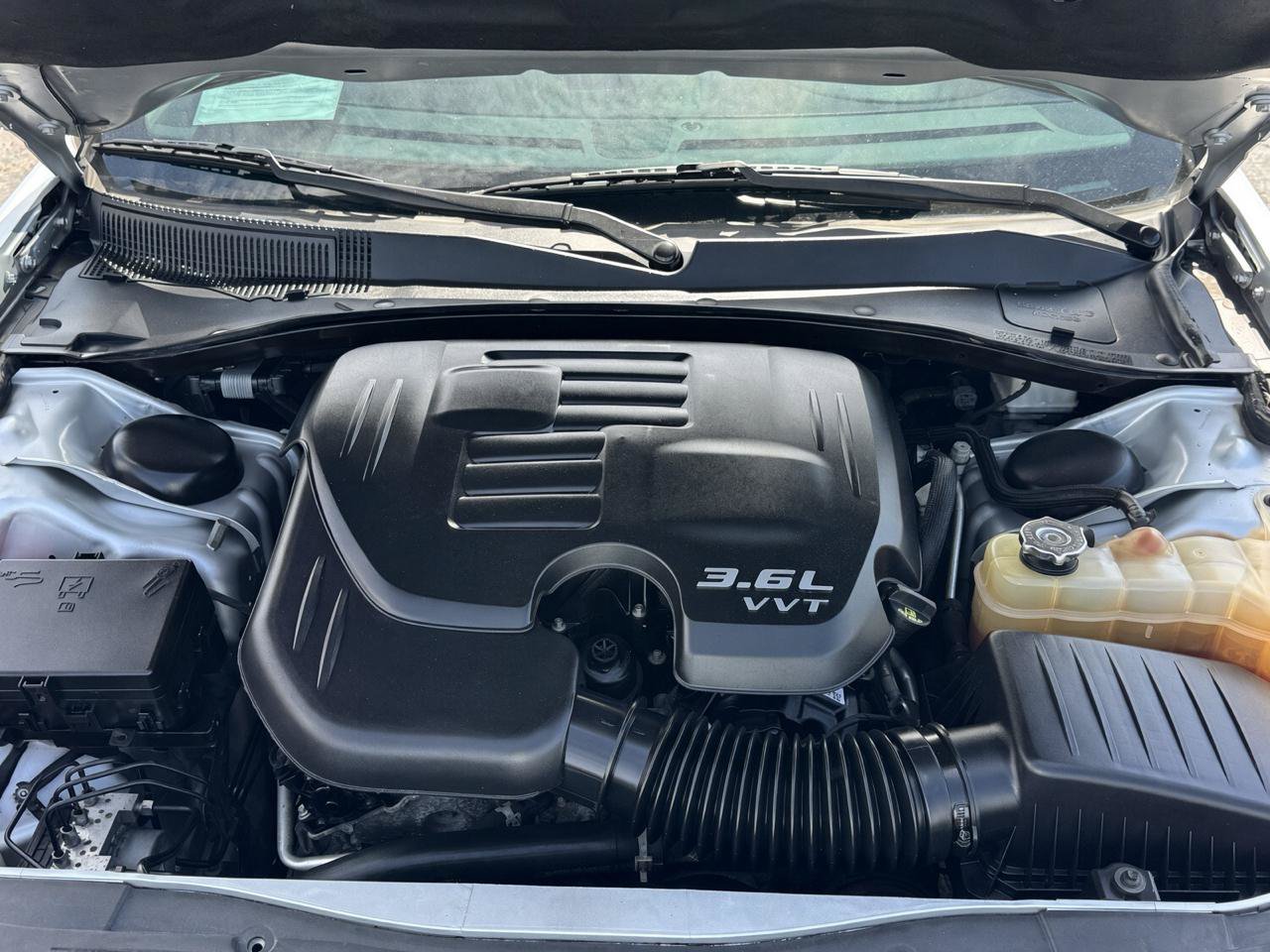 Used 2020 Chrysler 300 Limited RWD image 11