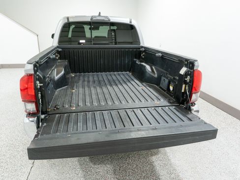 Used 2018 Toyota Tacoma TRD Off-Road image 11