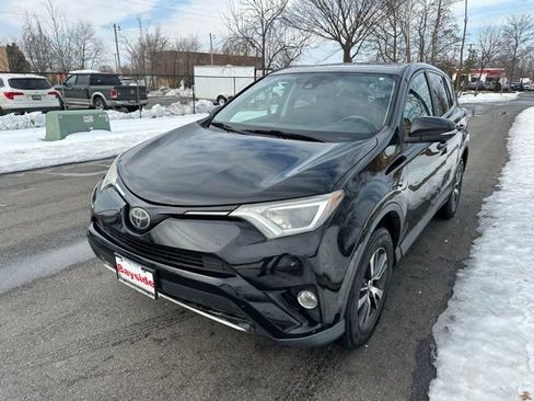 Used 2018 Toyota RAV4 XLE image 4