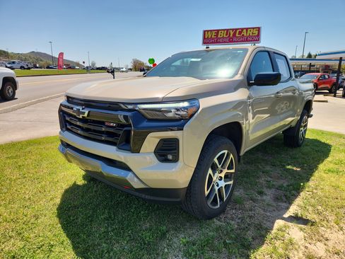 Used 2023 Chevrolet Colorado Z71 w/ Z71 Convenience Package 2 AWD/4WD image 7