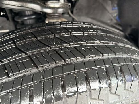 Used 2025 Toyota Tacoma Limited image 27