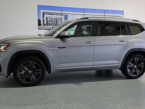 Certified 2022 Volkswagen Atlas SEL R-Line AWD/4WD image 5