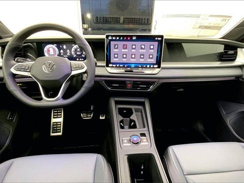 New 2026 Volkswagen Tiguan SE R-Line image 6