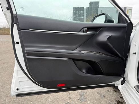 Used 2022 Toyota Camry SE image 16