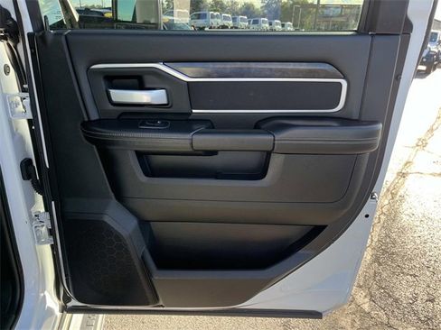 Used 2024 RAM 3500 Big Horn image 24