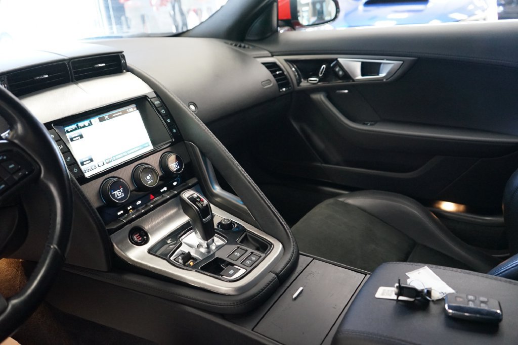 Used 2017 Jaguar F-TYPE Coupe RWD image 11