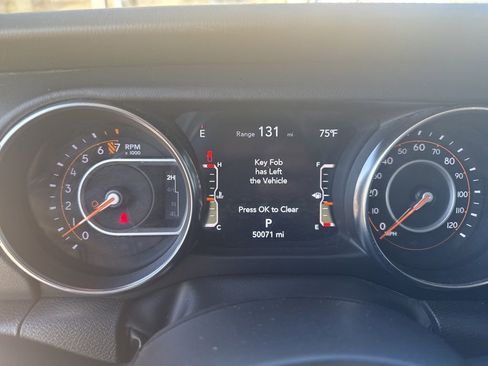 Used 2023 Jeep Gladiator Overland w/ Popular Equipment Package image 19