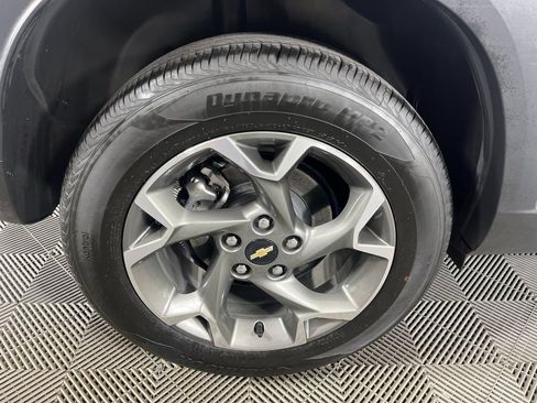Certified 2025 Chevrolet Trax LT FWD image 18
