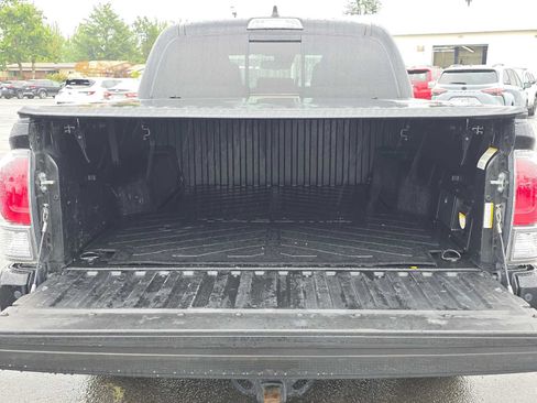 Used 2022 Toyota Tacoma TRD Off-Road w/ Technology Package AWD/4WD image 14