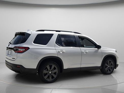 Certified 2023 Honda Pilot Sport image 7