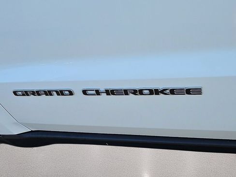 Used 2019 Jeep Grand Cherokee Limited AWD/4WD image 14