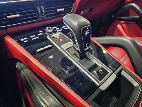 Used 2019 Porsche Cayenne AWD/4WD image 30